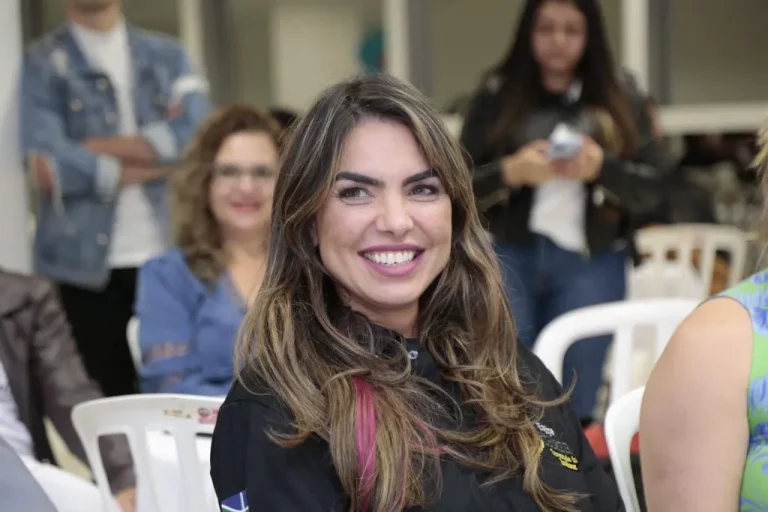Paula Belmonte promete gabinete anticorrupção e investimento em robôs para a saúde pública do DF