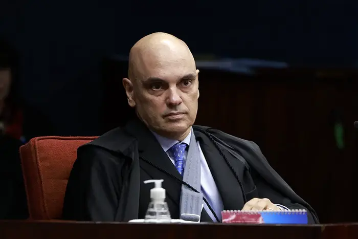 Alexandre de Moraes determina bloqueio de R$ 6 bilhões de advogado brasiliense