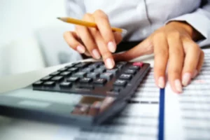 Economia: Centro-Oeste soma mais de 801 mil empresas inadimplentes em julho, revela Serasa Experian