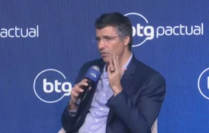 Geopolítica e economia: Donald Trump se reúne com André Esteves perto de Washington
