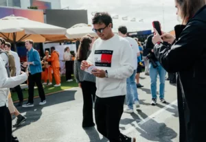 Valtteri Bottas e Checo Pérez usam Tommy Hilfiger no GP da Holanda