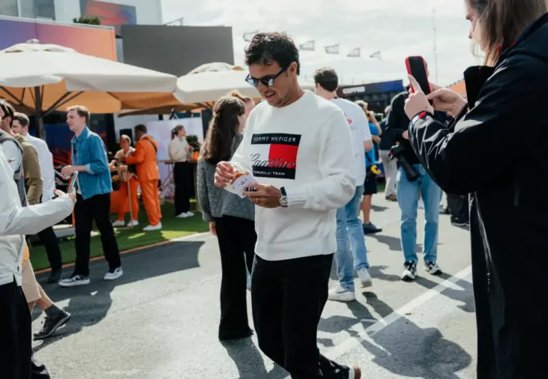 Valtteri Bottas e Checo Pérez usam Tommy Hilfiger no GP da Holanda