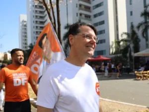 Construção de hospital e infraestrutura: Kiko Caputo apresenta propostas em caminhada no Guará
