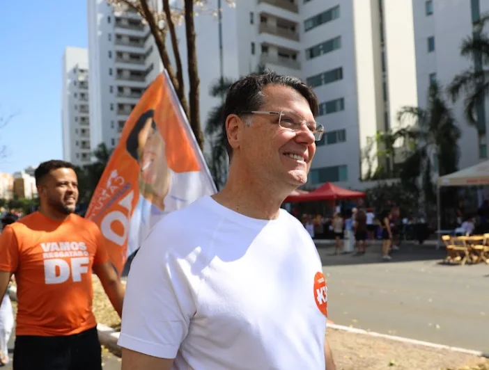 Construção de hospital e infraestrutura: Kiko Caputo apresenta propostas em caminhada no Guará