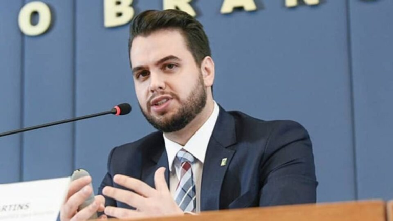 Juiz nos EUA classifica como “registro falso” dado de entrada de Filipe Martins no país usado em processo do STF