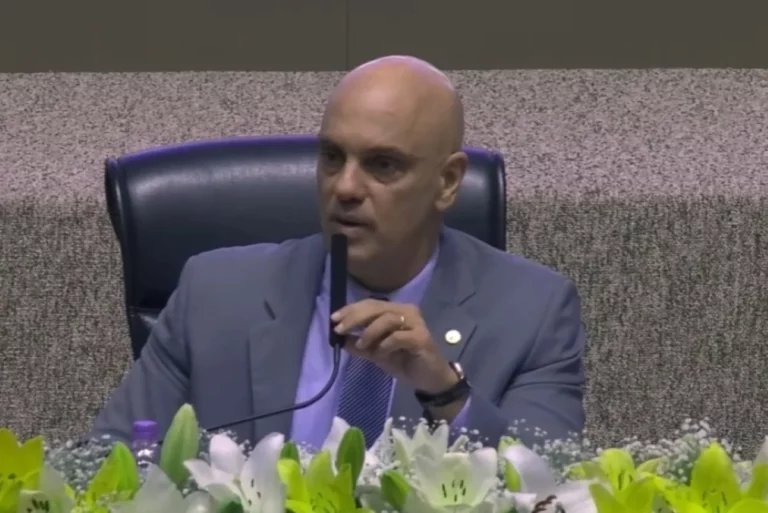 Moraes defende reforma eleitoral e critica atuação de parlamentares nas redes sociais