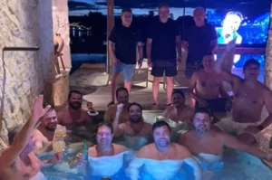 Senador Angelo Coronel minimiza foto em piscina com investigado da PF: “Ninguém pede ficha policial”