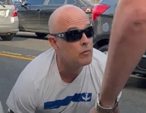Policial civil que agrediu publicitário na frente do filho na Asa Norte é condenado pela Justiça do DF