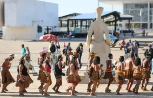 Movimento indígena ocupa Brasília e denuncia “pacote do genocídio” no Congresso e no STF