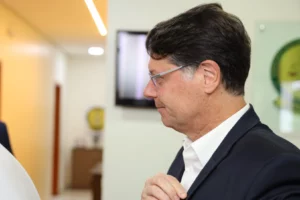 Kiko Caputo propõe uso de inteligência artificial e combate a crimes digitais na segurança do DF