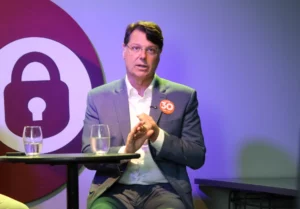Kiko Caputo defende rigor contra ocupações irregulares e uso de tecnologia na regularização em sabatina da Asbraco