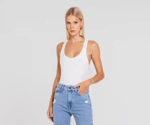 Moda e Varejo: Grife Charth retoma linha de denim com cápsula comemorativa de 10 anos