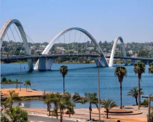 Brasília lidera ranking como o destino mais econômico do país para as festas de fim de ano, revela Kayak