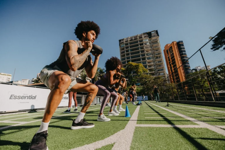 Varejo e Moda Esportiva: Track&Field lança o tênis Essential com experiência de bem-estar em São Paulo