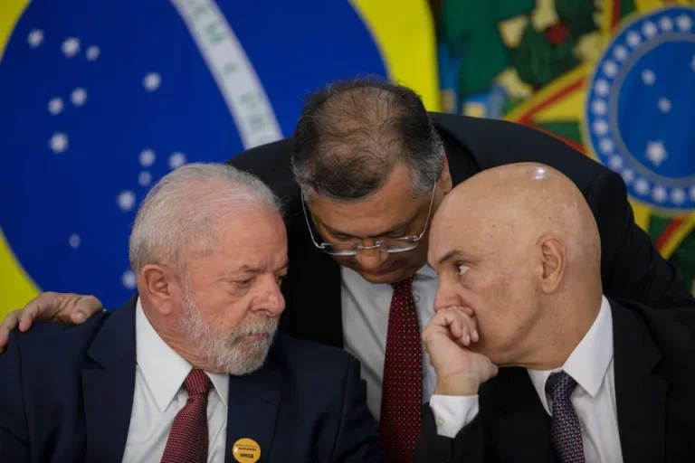 Crise no Supremo isola Fachin na tribuna de honra do 7 de Setembro; demais ministros não compareceram