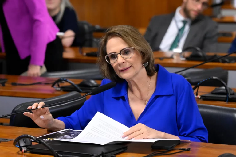 Damares aciona Justiça Federal contra ministro da CGU por suposta propaganda eleitoral em canal oficial