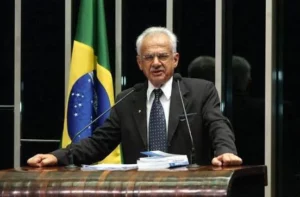 Pedro Simon: Pelo fim dos superpoderes e a defesa da Constituição 