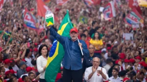 Em virada inédita, Lula é reeleito presidente e conquista 4º mandato na Presidência da República
