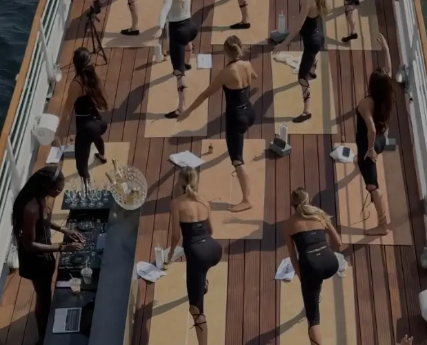 SIX conecta alta performance e luxo em ativação no Rio Sena durante a Paris Fashion Week