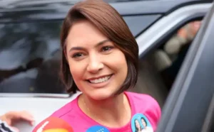 Eleita ao Senado, Michelle Bolsonaro grava vídeo e reforça apoio a Celina Leão e Flávio Bolsonaro no 2º turno