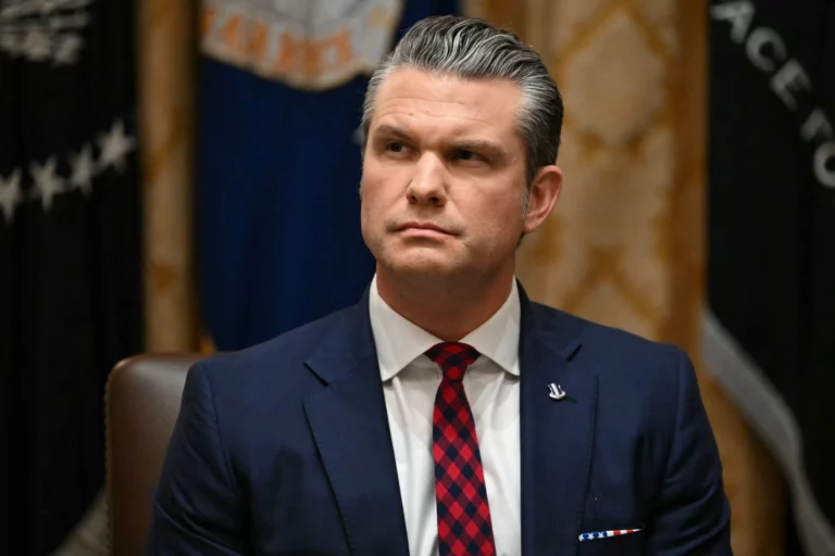 Pete Hegseth escala Elon Musk para projeto militar e dispara: “Sem gordos, sem trans, apenas guerreiros”