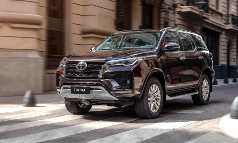 STJ firma contrato de R$ 12,6 milhões para compra de SUVs de luxo para ministros