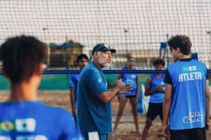 De Taguatinga para Paris: chefe do vôlei de praia olímpico da França visita o Sesc Ceilândia